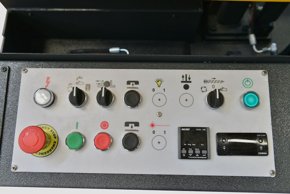 Полуавтоматический ленточнопильный станок Beka-Mak BMSY-330C
